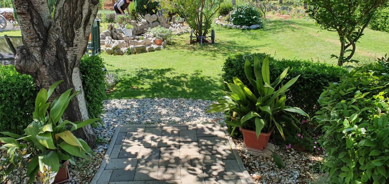 Apartments Sime Sukosan Luaran gambar