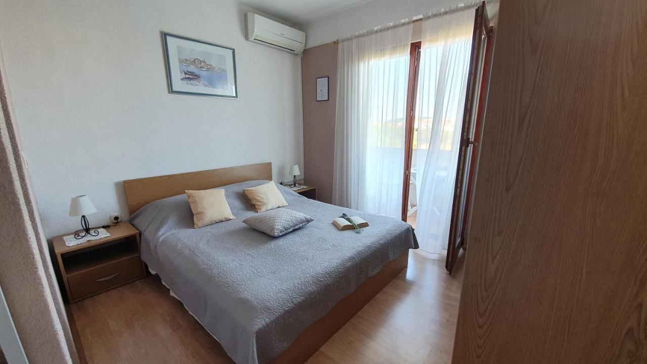 Apartments Sime Sukosan Luaran gambar