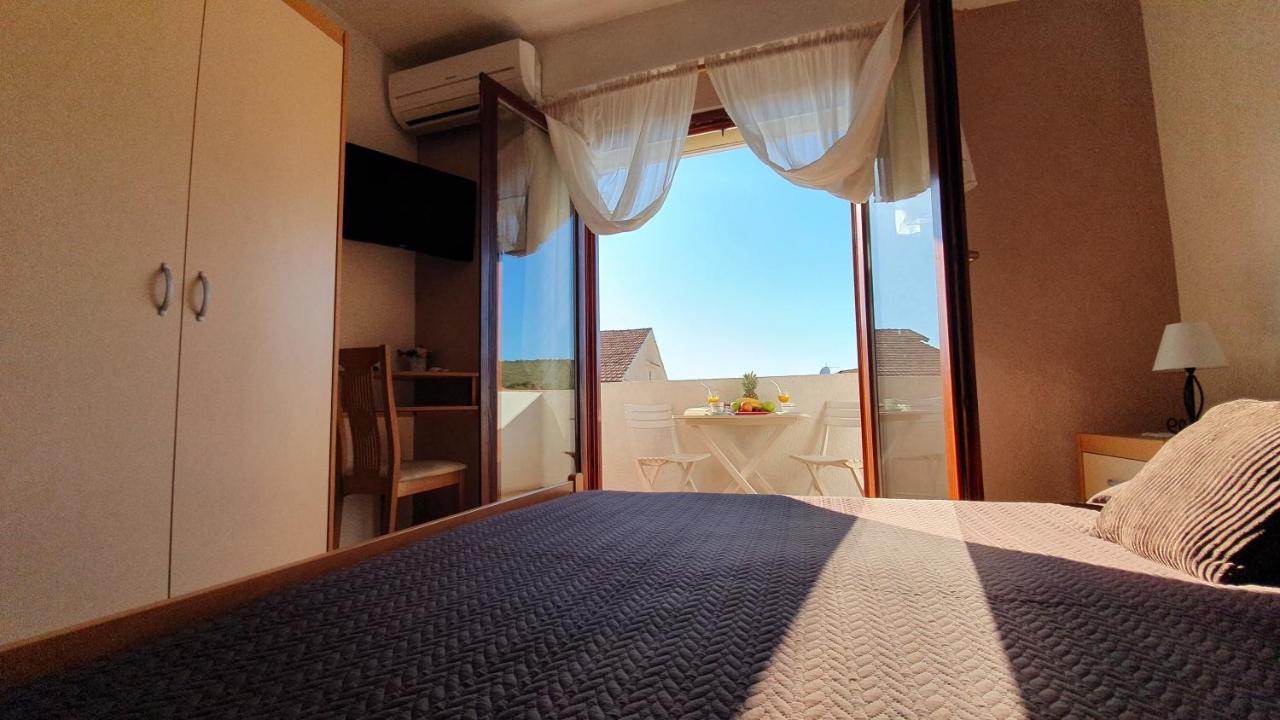 Apartments Sime Sukosan Luaran gambar